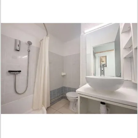 100 M De La Apartament
