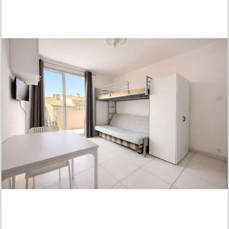 Apartament 100 M De La